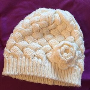 🌀NWOT Girl’s knit winter tuque
